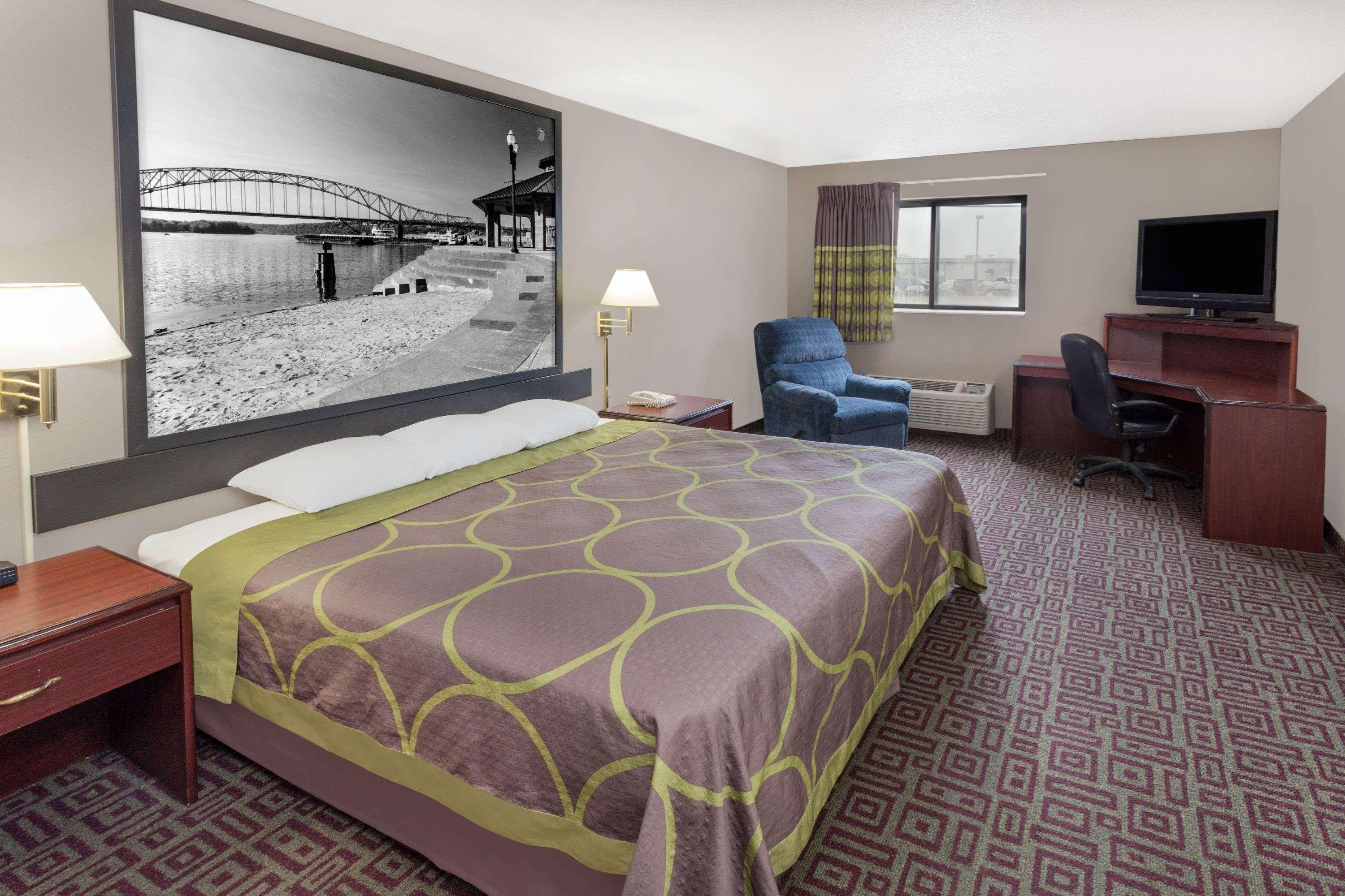 Super 8 By Wyndham Muscatine Hotel Ngoại thất bức ảnh