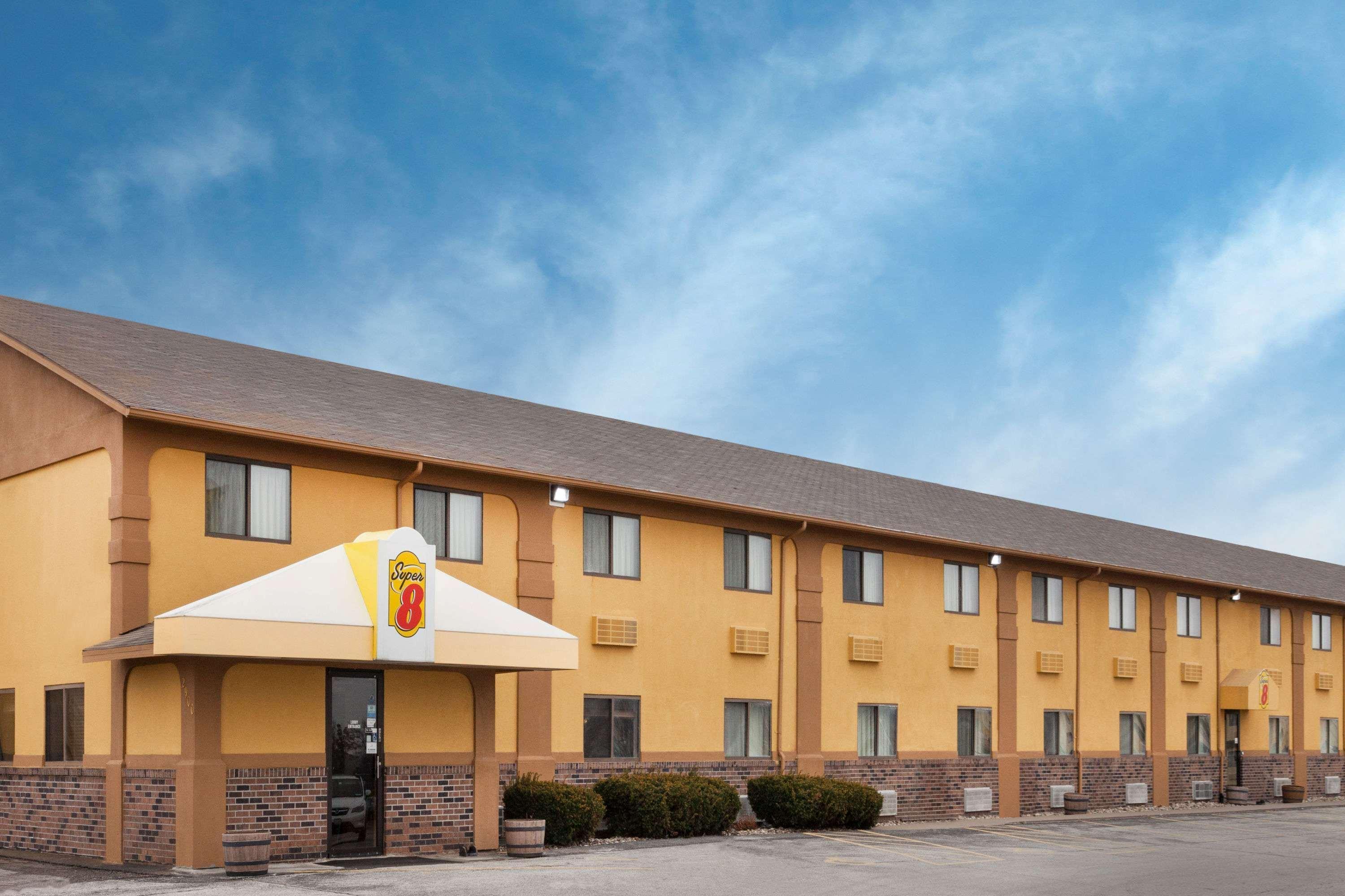 Super 8 By Wyndham Muscatine Hotel Ngoại thất bức ảnh