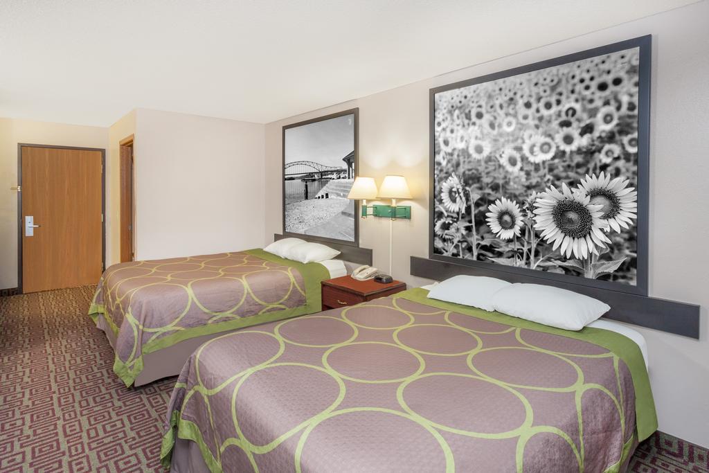 Super 8 By Wyndham Muscatine Hotel Ngoại thất bức ảnh